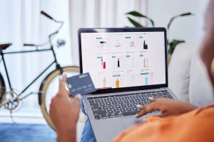 an online customer using a credit card tp make a purchase on a website using a laptop in ecommerce in sri lanka